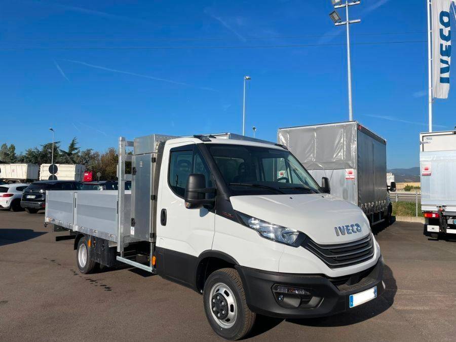 IVECO DAILY PLATEAU neuf 2023 manuelle à proximité de Lyon