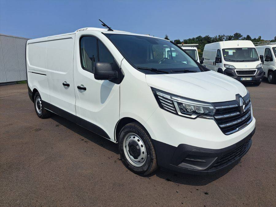 RENAULT TRAFIC neuf 2023 blanc à proximité de Lyon